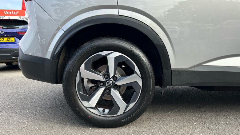 Nissan Qashqai 1.3 DiG-T MH N-Connecta 5dr Petrol Hatchback